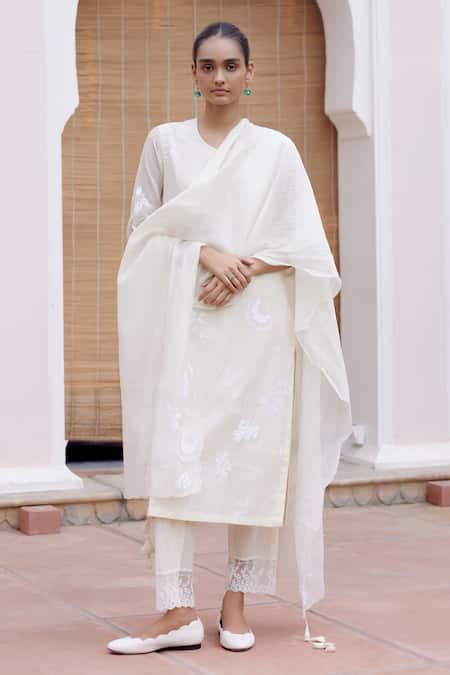 Buy White Muslin Cotton Embroidered Floral Applique Round Kurta Pant ...