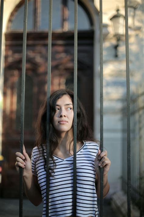 Introvert meaning in Hindi