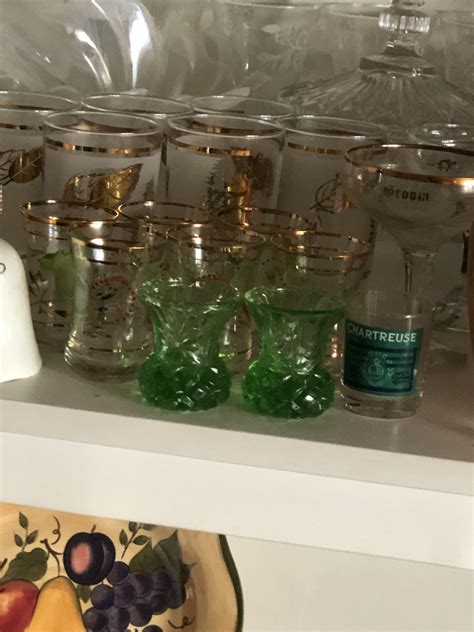Is this uranium glass and is it safe to be around : r/uraniumglass