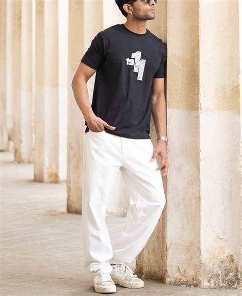 Black Lucent Graphic Regular Fit T-Shirt – Powerlook