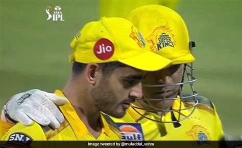 कोहली को आउट करने के लिए धोनी ने लगाया गजब का दिमाग, सोशल मीडिया पर ...