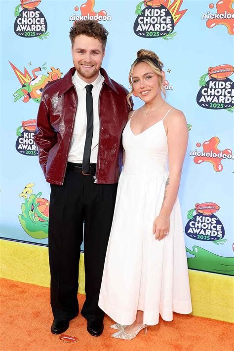 Alex Warren, Wife Kouvr Annon Celebrate 1st Wedding Anniversary