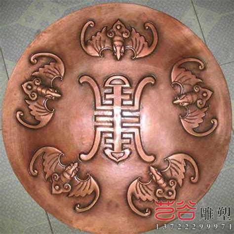大型锻铜雕塑“礼仪之门”耸立于郑州-方圳雕塑厂