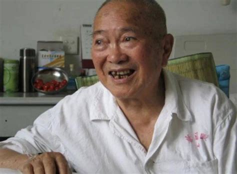 北京今年底为65岁以上老人发养老卡_ 视频中国