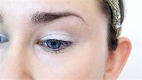 7 smart make-up tricks for women with deep set eyes