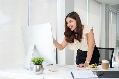 Bending at Computer 的图像结果