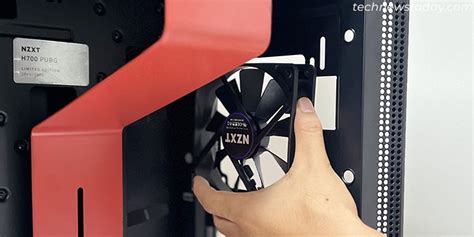 Computer Case Fan Installation 的图像结果