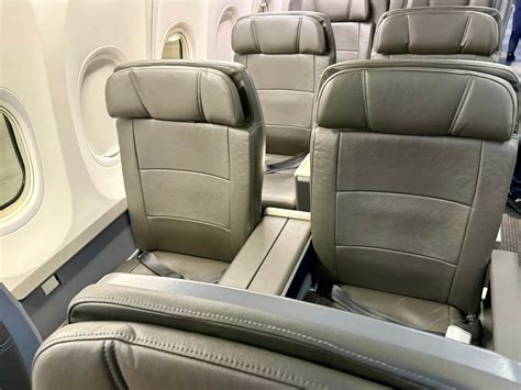First Class Weekend: A Review of American Airlines' Boeing 737-800 from ...