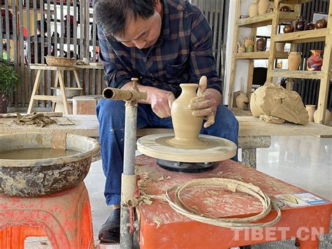 “多彩贵州民俗工艺精品展”在香港开幕_图片频道__中国青年网