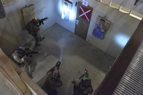Assaulters push their limits | Article | The United States Army