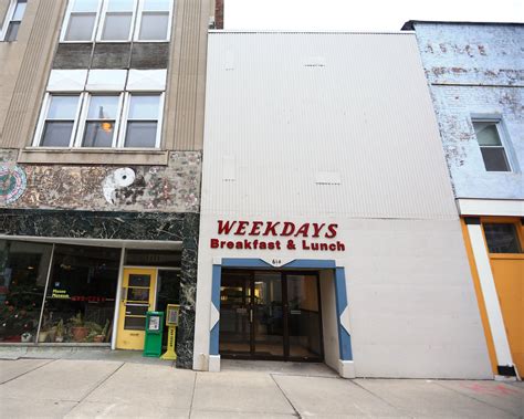 Storefront Building 的图像结果