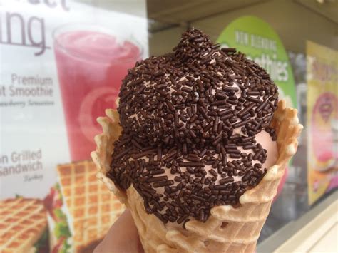 File:Ice cream waffle cone.jpg - Wikimedia Commons