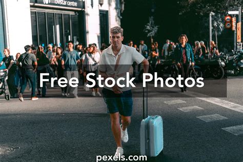 Stock People Walking 的图像结果