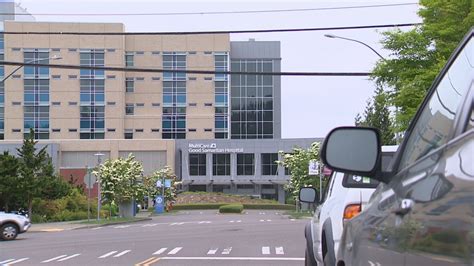 Child left in hot car outside Good Samaritan Hospital in Puyallup | king5.com