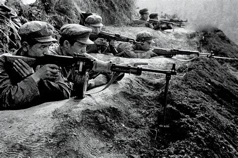 79年越战胜利，43军回撤时遇袭，张万年：后队变前队，杀个回马枪_越南_中国_解放军