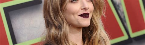 Download wallpaper look, pose, model, makeup, actress, singer, hair ...