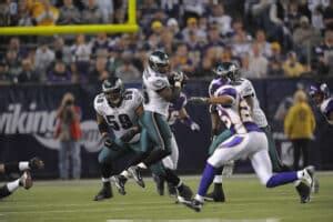 Screen Play in Football 的图像结果