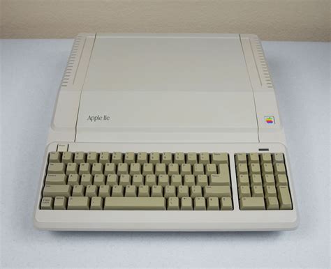Apple IIe Platinum, 1987