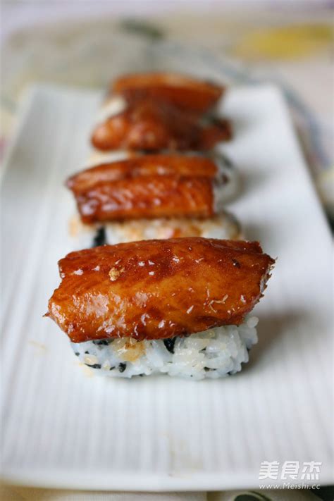 【鳗鱼寿司的做法步骤图，鳗鱼寿司怎么做好吃】苗苗桑_下厨房
