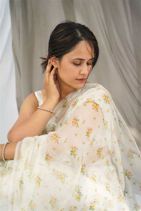 Qamar : Chiffon Saree – Gray and Green Store