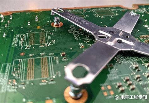 拆解微软Xbox 360 S：为什么尺寸变小了，发热反而更少？-电子工程专辑