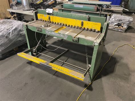 FRASER MACHINERY GREEN 52 INCH FOOT OPERATED INDUSTRIAL METAL SHEAR