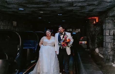 Haunted Mansion Bride Disney World 的图像结果