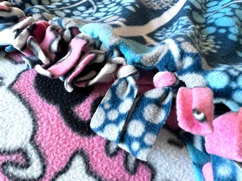 DIY No Sew Fleece Blanket Directions for Kids – ParentingBest.com
