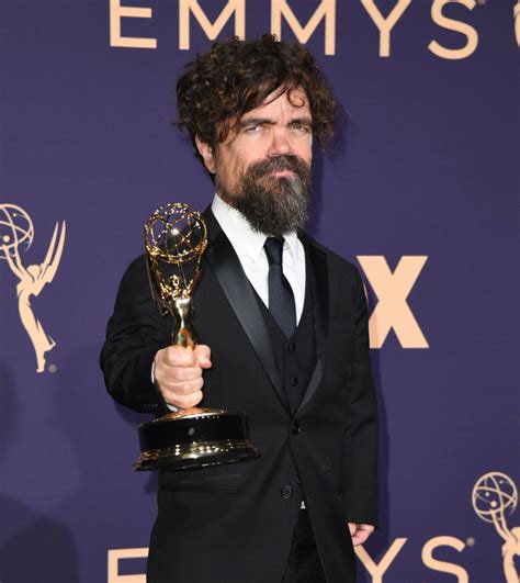 بيتر دينكلاج يقهر المستحيل في رحلته ليصبح ممثلاً ناجحاً وزوجاً مخلصاً ...