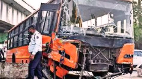 DTC बस ने दूसरी DTC बस को मारी टक्कर, जानें फिर क्या हुआ | one injured ...