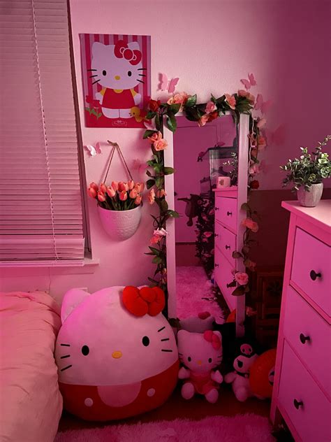 Hello kitty room decor 💗 | Hello kitty room decor, Hello kitty bedroom ...
