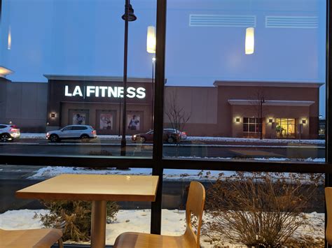 Just got kicked out of Richfield LA fitness for not having a membership ...