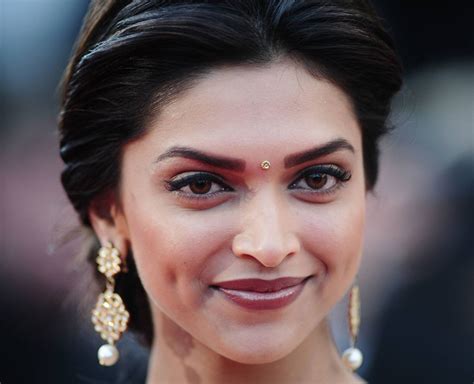 Tips To Pick Your Jewellery According To Your Face Shape! | Herzindagi