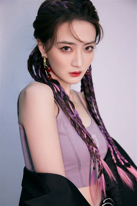 Xu Lu poses for photo shoot | China Entertainment News in 2021 | Poses ...