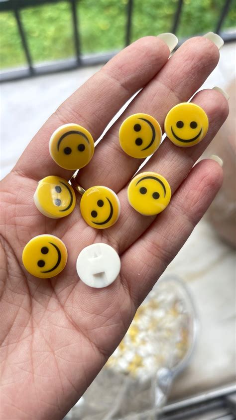 Smiley Buttons – WoolCraft Store