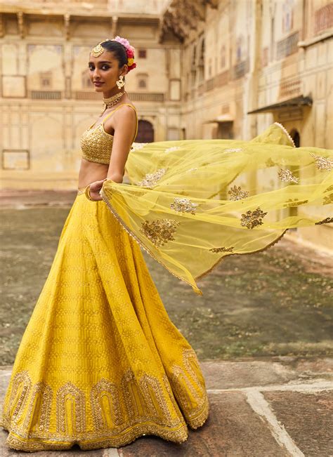 Lehengas – Lashkaraa India