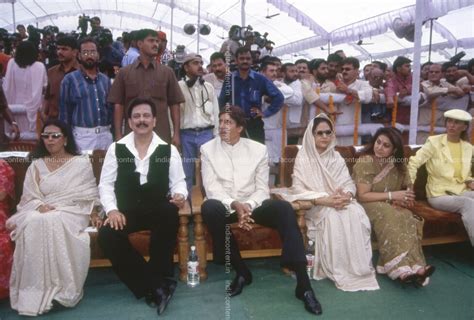 Buy SUBRATA ROY AND AMITABH BACHCHAN FAMILY AT SWEARING IN CEREMONY ...