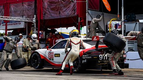 Two 911 RSR tackle California’s legendary dune circuit - Porsche Newsroom