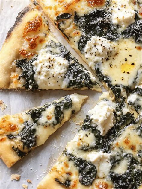 Irresistible Smoked Mozzarella Spinach Pizza Recipe