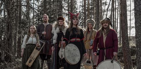 Noitakuningas Koskenkorvan Trahteerin terassilla, Trahteerintie 3 ...