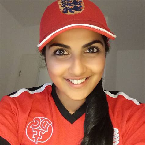 Sharanya sadarangani first woman cricketer to play in the ecs t10 ...