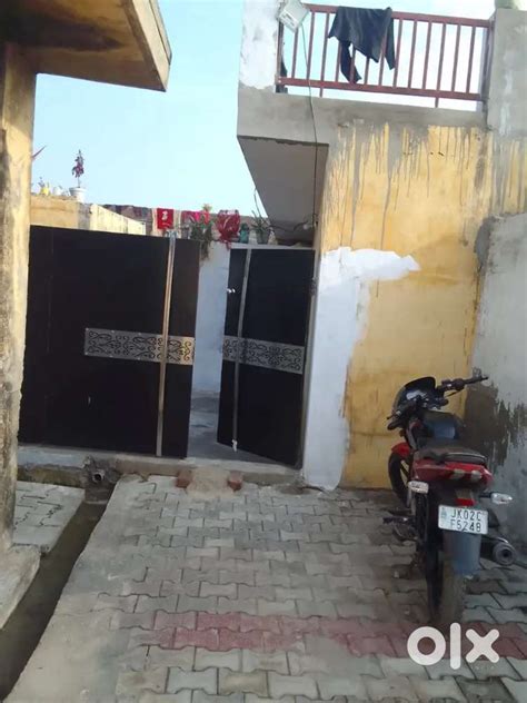 7 Marla Pura house bana hai 2 room 1 lobi pooja room1 kitchen car Par ...