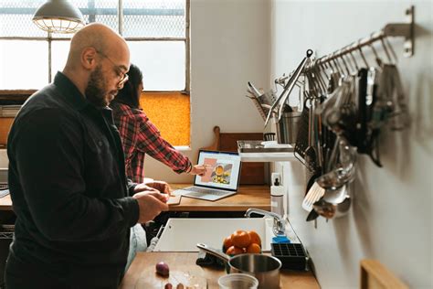 15 Skills to Put on a Resume in 2023 (Employers LOVE These!) - Roostervane