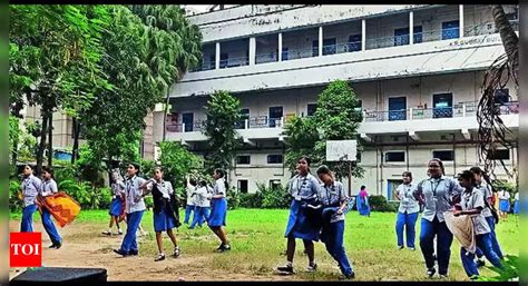 5.5k km from war zone, Muslim students sing harmony song in Kolkata's ...