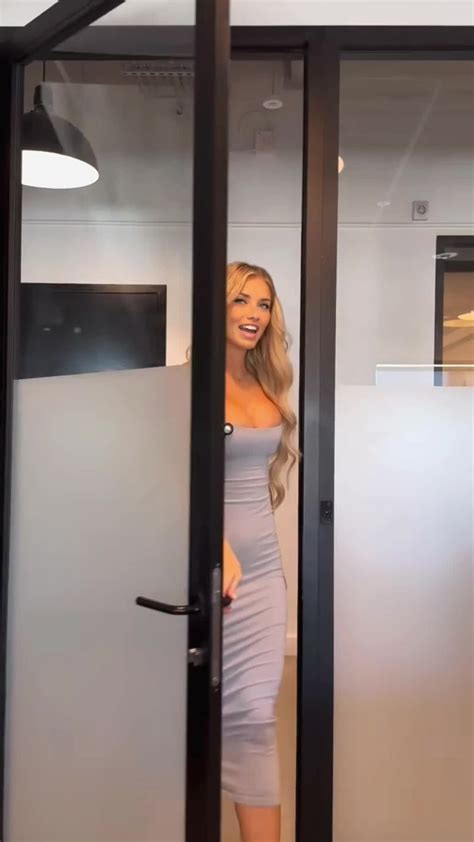 Aurora Belova (@aurorabelovaa) - Urlebird