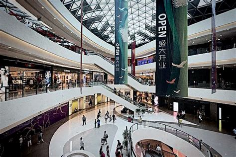 【携程攻略】三亚三亚国际购物中心百货商场购物,国购重新装修了以后，更显档次，但没有明珠广场、步行街这些地方的人…