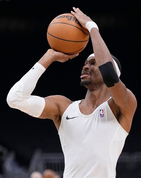 Shai Gilgeous-Alexander scores 40 as Thunder pound Bucks | Reuters