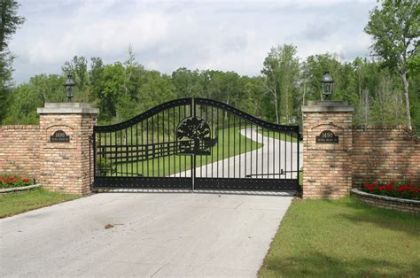 Gates and Entrances – Double R Manufacturing