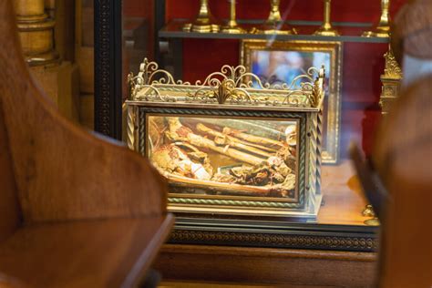 Holy Relics 的图像结果