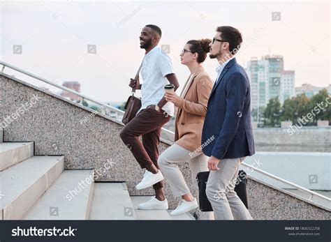 People Walking Up Stairs 的图像结果